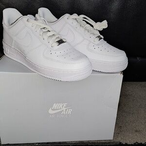 Nike Air Force 1 woman’s 7.5